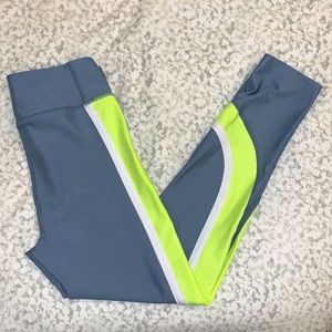 Small Under Armour Heatgear Compression Leggings